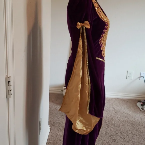 Halloween π Queen dress size small π - Picture 6 of 9